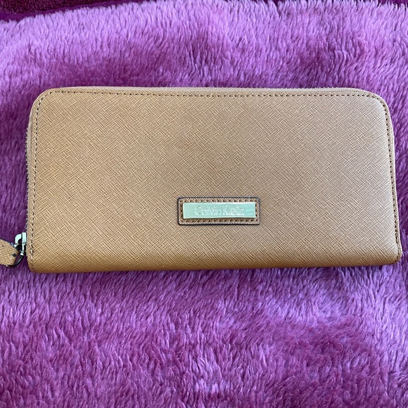 Calvin Klein tan wallet - Picture 1 of 8